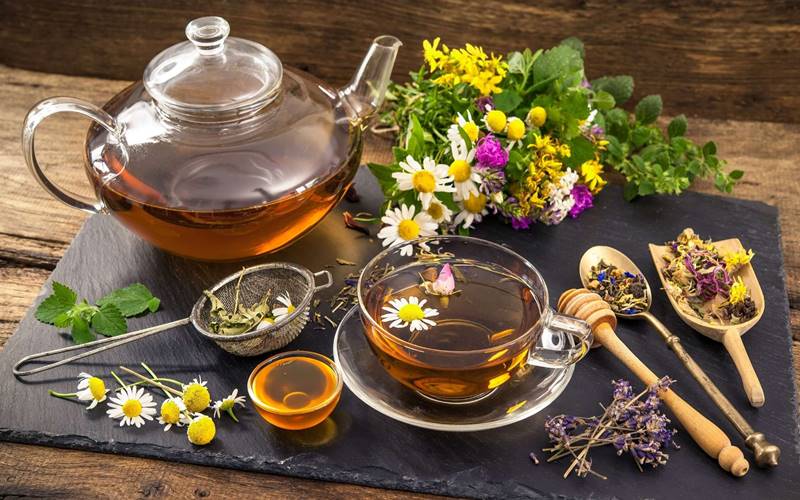 Bí Quyết Điều Hòa Nội Tiết Tố Nữ Tự Nhiên Từ Những Ngụm Trà Hoa Lành Tính