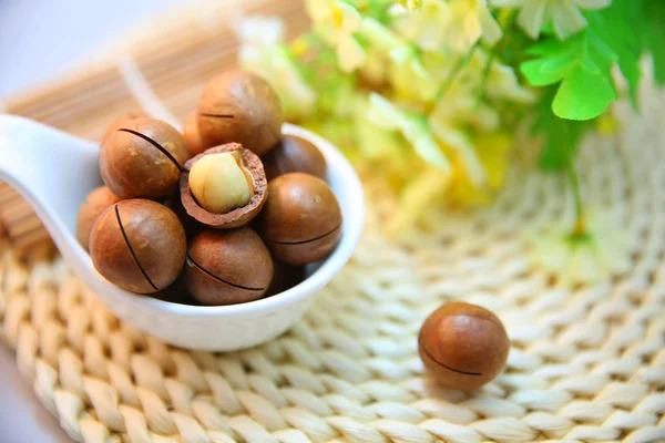 Macca Đối Với Sức Khỏe Người Lớn Tuổi: Giá Trị Dinh Dưỡng Và Cách Sử Dụng